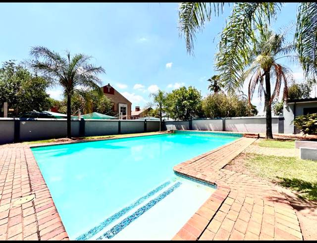 2 BEDROOM APARTMENT FOR SALE IN MENLYN